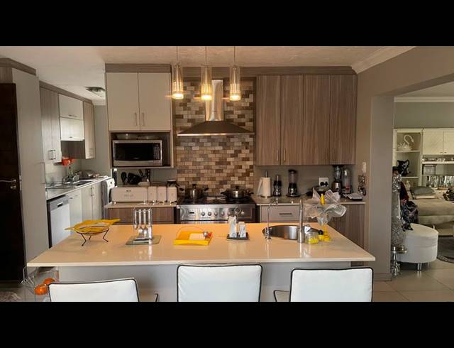 4 BEDROOM HOUSE FOR SALE IN ELDO VILLAGE